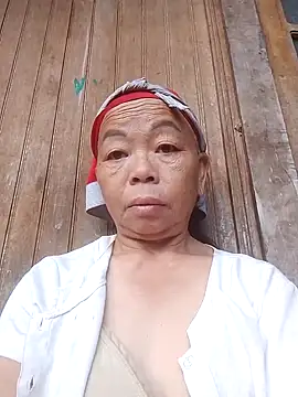 Snapshot of VangLe73 chatting on October 2, 2025, 9:01 am VangLe73 online show from October 2, 2025, 9:01 am