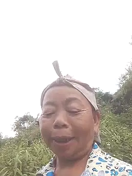 Snapshot of VangLe73 chatting on October 3, 2025, 9:33 am VangLe73 online show from October 3, 2025, 9:33 am