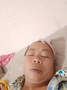 Snapshot of VangLe73 chatting on September 19, 2025, 1:15 pm VangLe73 online show from September 19, 2025, 1:15 pm