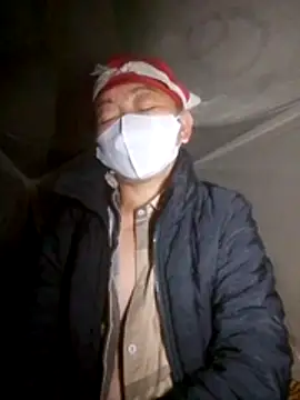 Snapshot of VangLe73 chatting on October 29, 2025, 9:25 pm VangLe73 online show from October 29, 2025, 9:25 pm