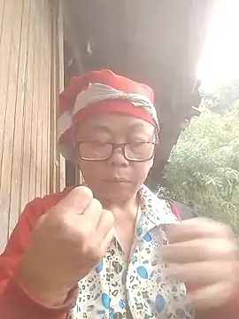 Snapshot of VangLe73 chatting on October 20, 2025, 8:59 am VangLe73 online show from October 20, 2025, 8:59 am