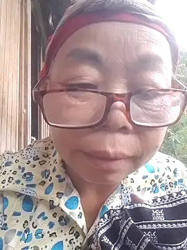 Snapshot of VangLe73 chatting on September 16, 2025, 10:38 am VangLe73 online show from September 16, 2025, 10:38 am