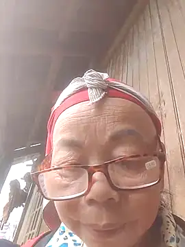 Snapshot of VangLe73 chatting on October 1, 2025, 7:46 am VangLe73 online show from October 1, 2025, 7:46 am