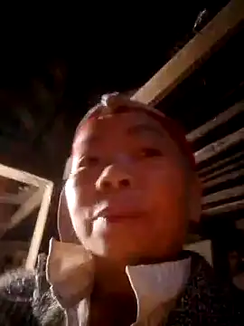 Snapshot of VangLe73 chatting on October 22, 2025, 11:25 pm VangLe73 online show from October 22, 2025, 11:25 pm