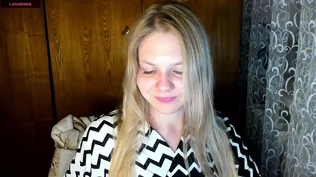 Snapshot of AlinaMors chatting on September 11, 2025, 8:53 pm AlinaMors online show from September 11, 2025, 8:53 pm