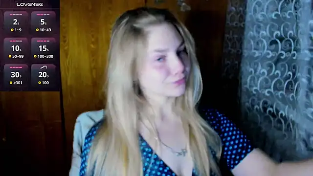 Snapshot of AlinaMors chatting on October 13, 2025, 8:54 pm AlinaMors online show from October 13, 2025, 8:54 pm