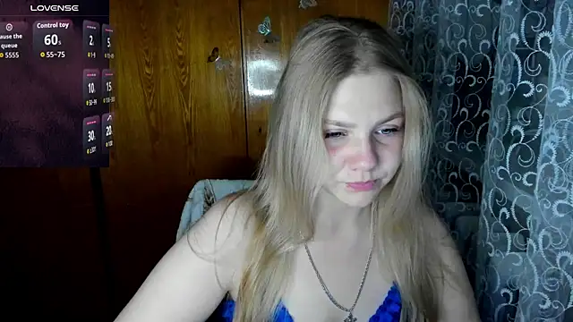 Snapshot of AlinaMors chatting on September 8, 2025, 9:03 pm AlinaMors online show from September 8, 2025, 9:03 pm