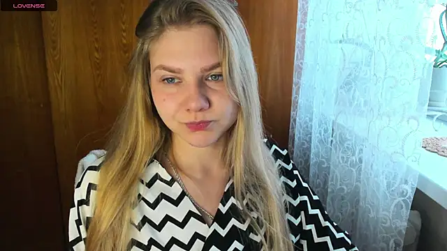 Snapshot of AlinaMors chatting on October 18, 2025, 11:23 am AlinaMors online show from October 18, 2025, 11:23 am