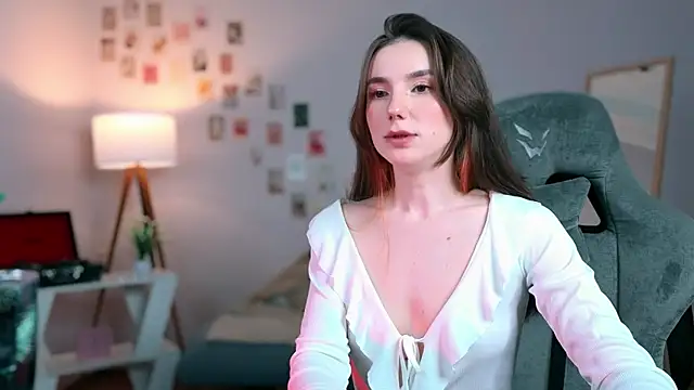 TinysRoses online show from September 27, 2025, 9:32 pm