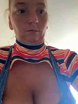 Snapshot of JustYourNormalCouple chatting on October 10, 2025, 8:48 am JustYourNormalCouple online show from October 10, 2025, 8:48 am