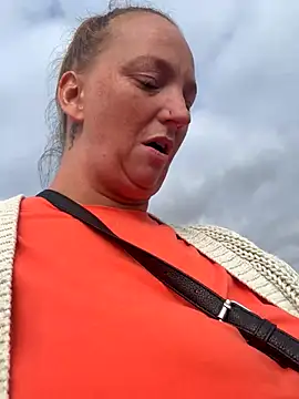 Snapshot of JustYourNormalCouple chatting on October 8, 2025, 9:11 am JustYourNormalCouple online show from October 8, 2025, 9:11 am