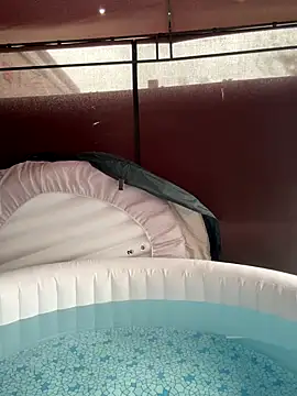 Snapshot of JustYourNormalCouple chatting on September 17, 2025, 10:06 am JustYourNormalCouple online show from September 17, 2025, 10:06 am