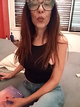 Esmeralda passion online show from October 15, 2025, 1:52 pm