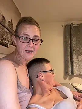 Snapshot of Curvy-Jinx chatting on September 21, 2025, 7:19 pm Curvy-Jinx online show from September 21, 2025, 7:19 pm