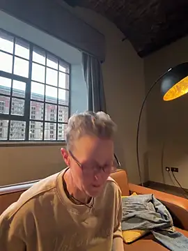 Curvy-Jinx online show from February 25, 2026, 5:02 pm