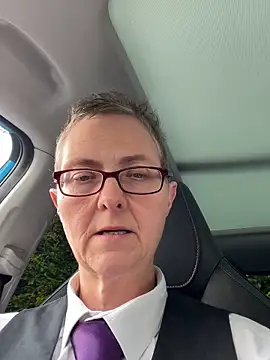 Snapshot of Curvy-Jinx chatting on September 24, 2025, 11:28 am Curvy-Jinx online show from September 24, 2025, 11:28 am