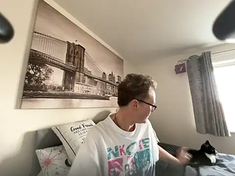 Curvy-Jinx online show from March 11, 2026, 8:52 am