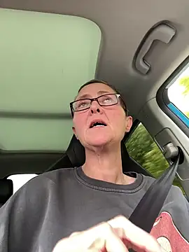 Snapshot of Curvy-Jinx chatting on October 4, 2025, 1:34 pm Curvy-Jinx online show from October 4, 2025, 1:34 pm