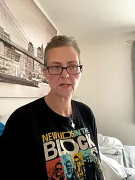 Snapshot of Curvy-Jinx chatting on October 14, 2025, 7:42 am Curvy-Jinx online show from October 14, 2025, 7:42 am