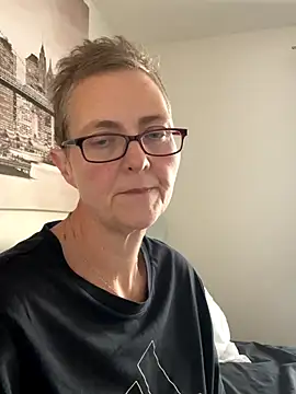 Snapshot of Curvy-Jinx chatting on October 9, 2025, 7:31 am Curvy-Jinx online show from October 9, 2025, 7:31 am