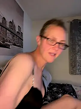 Snapshot of Curvy-Jinx chatting on September 27, 2025, 8:26 pm Curvy-Jinx online show from September 27, 2025, 8:26 pm