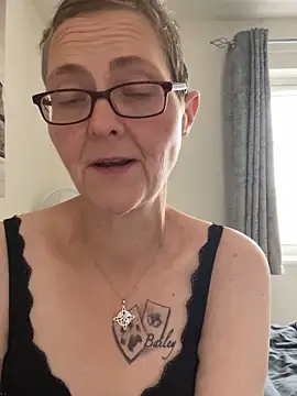 Snapshot of Curvy-Jinx chatting on October 1, 2025, 7:46 am Curvy-Jinx online show from October 1, 2025, 7:46 am