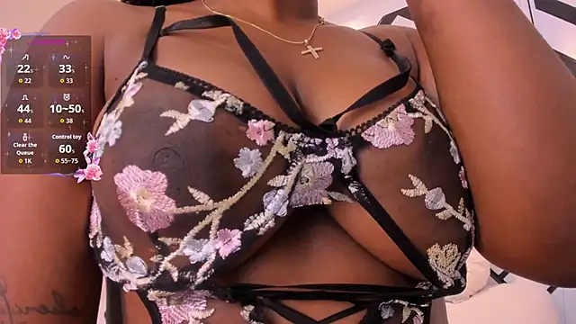 Snapshot of VictoriaKroft chatting on October 23, 2025, 12:48 pm VictoriaKroft online show from October 23, 2025, 12:48 pm