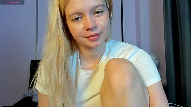 Snapshot of AlisaGoldie chatting on September 28, 2025, 5:31 pm AlisaGoldie online show from September 28, 2025, 5:31 pm