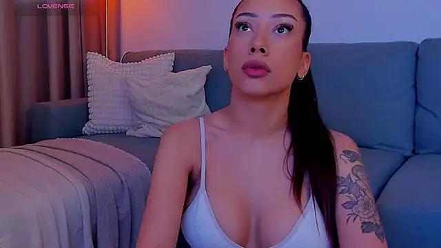 AlessandraCrystal online show from December 2, 2025, 3:25 pm