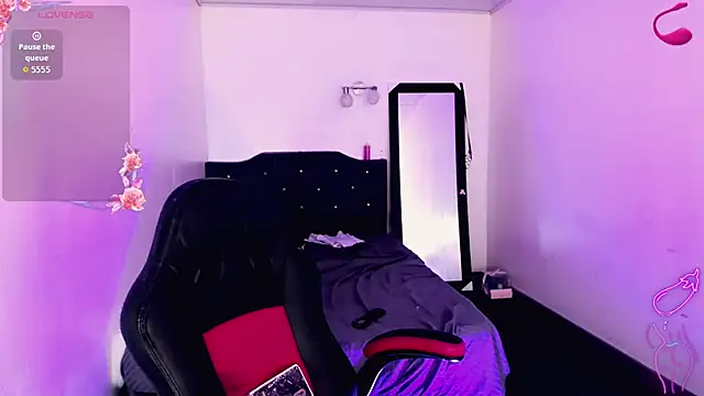 Snapshot of Rossedewitt_ chatting on October 14, 2025, 7:36 pm Rossedewitt  online show from October 14, 2025, 7:36 pm