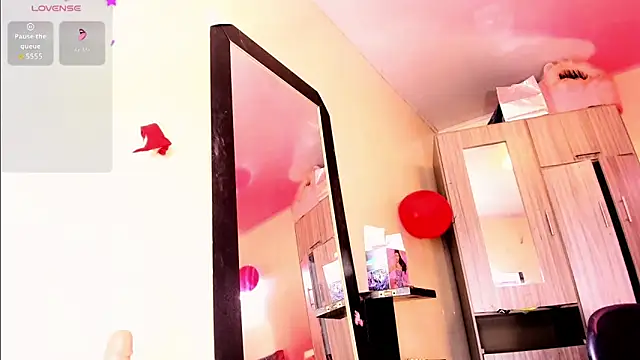 Snapshot of Rossedewitt_ chatting on February 17, 2026, 7:00 pm Rossedewitt online show from February 17, 2026, 7:00 pm