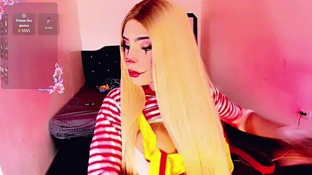 Snapshot of Rossedewitt_ chatting on October 24, 2025, 7:35 pm Rossedewitt  online show from October 24, 2025, 7:35 pm