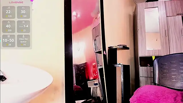 Snapshot of Rossedewitt_ chatting on February 13, 2026, 7:25 pm Rossedewitt online show from February 13, 2026, 7:25 pm