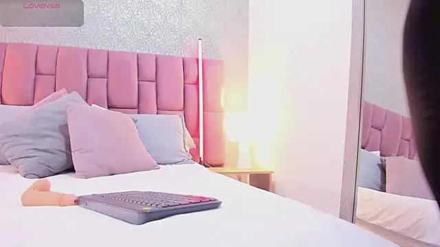 MartinaRizzi online show from December 20, 2025, 3:42 am