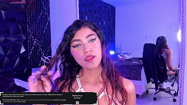 katierouge  online show from November 17, 2025, 6:28 am