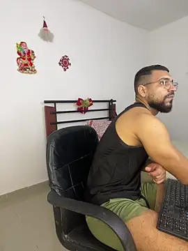 vincentjaxon online show from December 17, 2025, 10:42 am