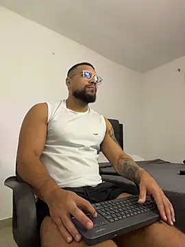 Snapshot of vincentjaxon chatting on October 22, 2025, 11:42 am vincentjaxon online show from October 22, 2025, 11:42 am