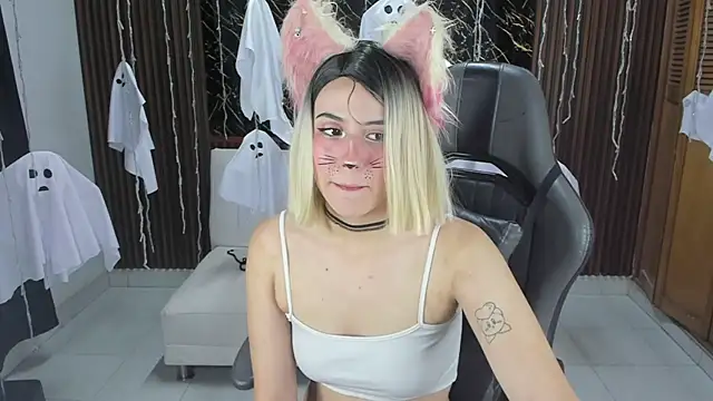 Snapshot of Anna17_ chatting on October 28, 2025, 11:09 am Anna17  online show from October 28, 2025, 11:09 am