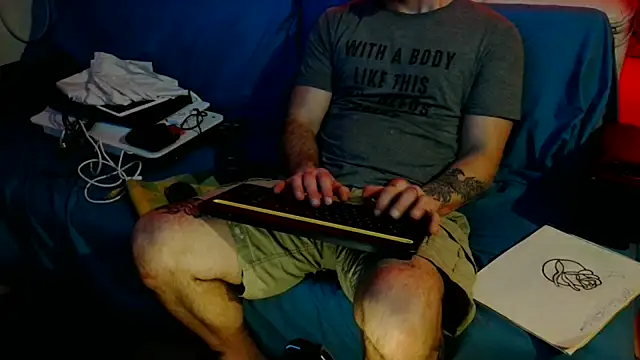 Snapshot of Luv2SuckBWC92 chatting on October 13, 2025, 4:14 am Luv2SuckBWC92 online show from October 13, 2025, 4:14 am