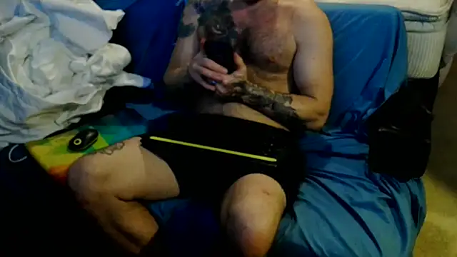 Snapshot of Luv2SuckBWC92 chatting on October 14, 2025, 6:47 am Luv2SuckBWC92 online show from October 14, 2025, 6:47 am