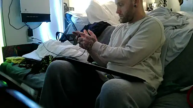 Luv2SuckBWC92 online show from December 1, 2025, 9:26 pm