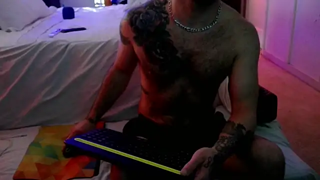 Snapshot of Luv2SuckBWC92 chatting on October 2, 2025, 10:35 pm Luv2SuckBWC92 online show from October 2, 2025, 10:35 pm