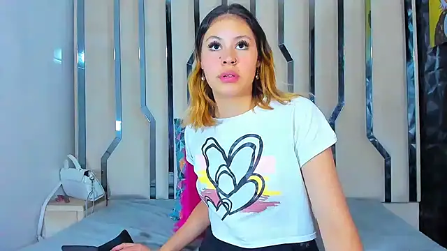 Snapshot of Lizzahot69 chatting on November 2, 2025, 4:34 pm Lizzahot69 online show from November 2, 2025, 4:34 pm