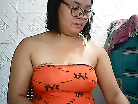 CreamyPussy4uxx online show from February 5, 2026, 1:56 am