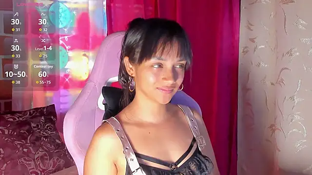 MelanyOconner online show from December 3, 2025, 3:22 pm