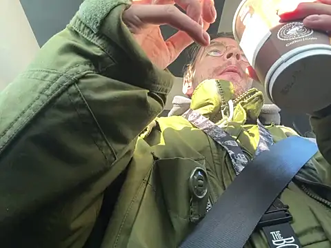 Snapshot of Hungboxer69 chatting on October 3, 2025, 3:35 pm Hungboxer69 online show from October 3, 2025, 3:35 pm