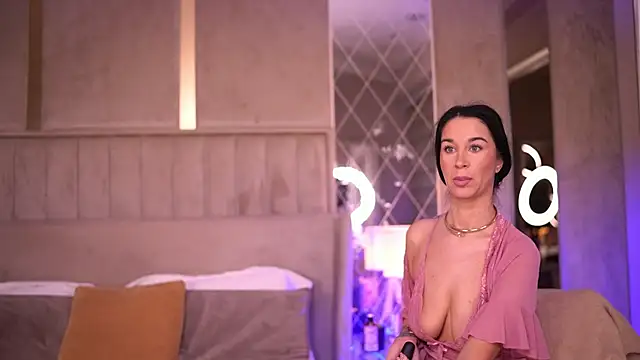 FrancescaDante online show from February 5, 2026, 6:53 am