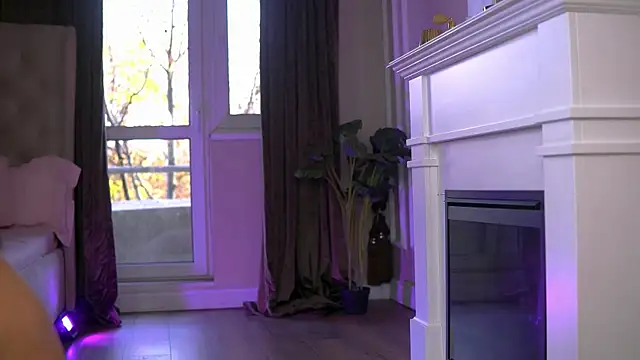 EmaHallee online show from April 12, 2026, 5:00 am