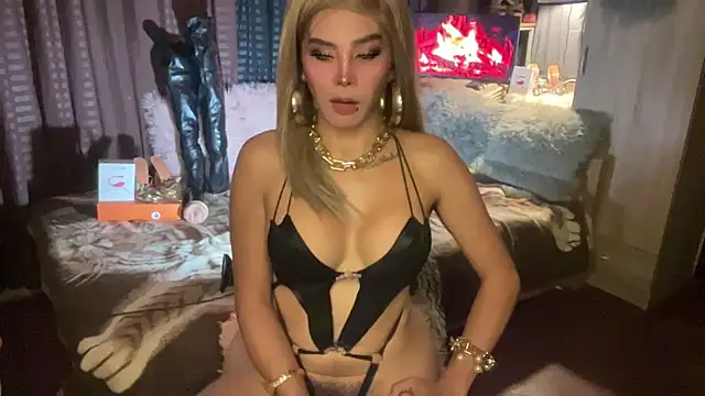 Snapshot of Your_dreambabe chatting on June 18, 2026, 6:23 am Your dreambabe online show from June 18, 2026, 6:23 am