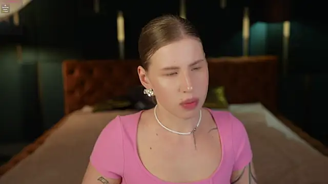 Snapshot of BadAfina chatting on September 28, 2025, 10:33 am BadAfina online show from September 28, 2025, 10:33 am